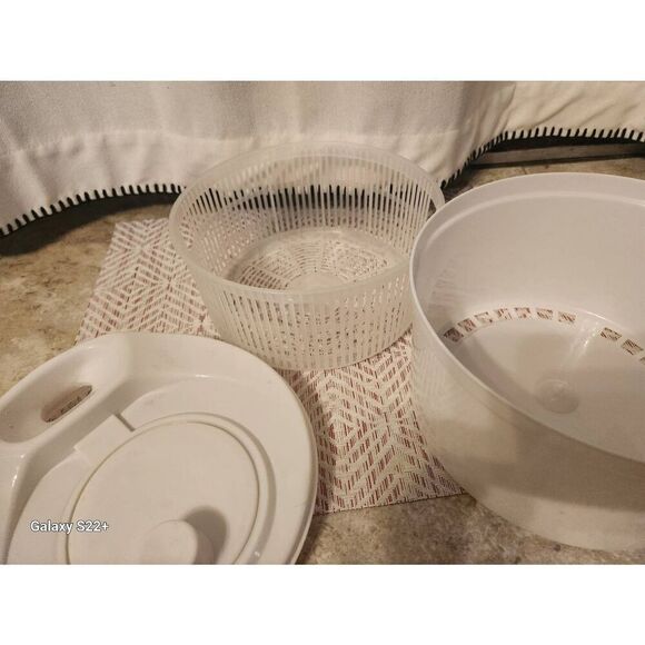 SL Kitchen accessories, salad bowl, spatulas, pot holders, peeler... - Picture 10 of 12